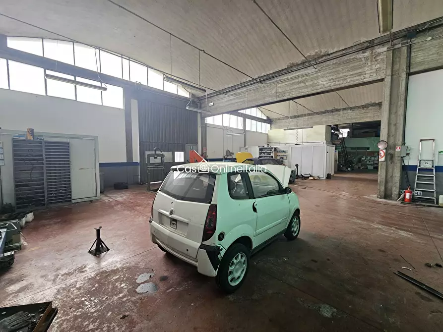 Immagine 26 di Locale commerciale in vendita  in Strada Vicinale S. Pietrino 2 a Perugia