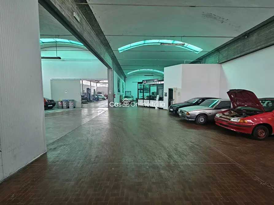 Immagine 19 di Locale commerciale in vendita  in Strada Vicinale S. Pietrino 2 a Perugia