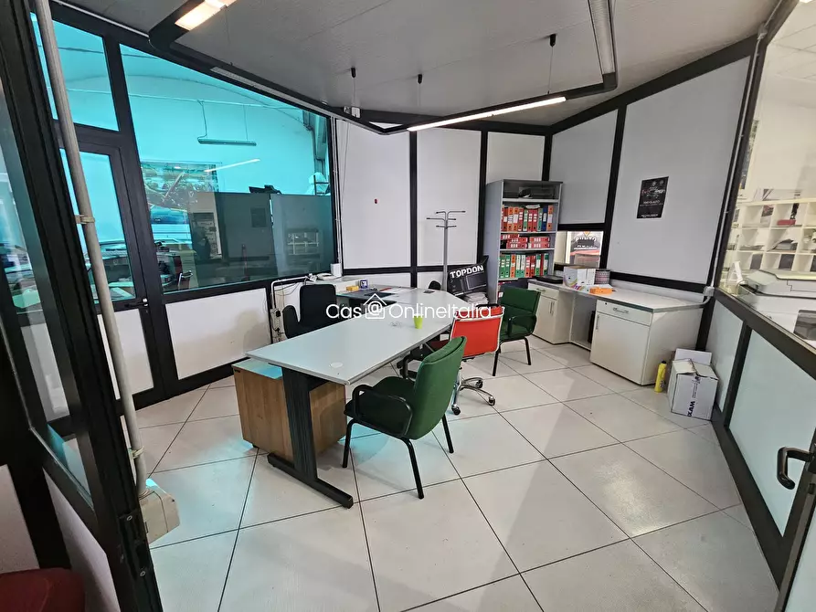 Immagine 16 di Locale commerciale in vendita  in Strada Vicinale S. Pietrino 2 a Perugia