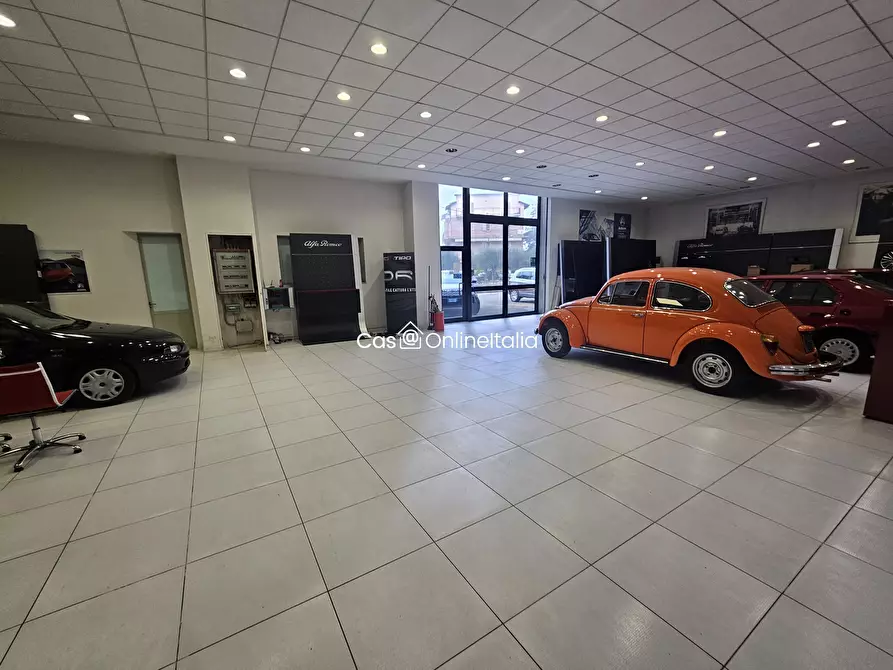 Immagine 7 di Locale commerciale in vendita  in Strada Vicinale S. Pietrino 2 a Perugia