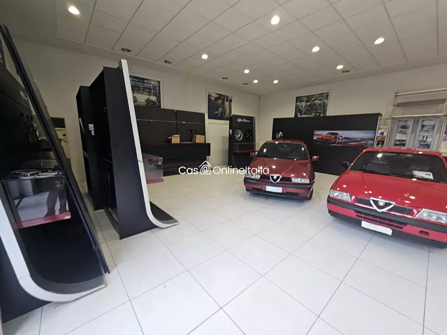 Immagine 10 di Locale commerciale in vendita  in Strada Vicinale S. Pietrino 2 a Perugia