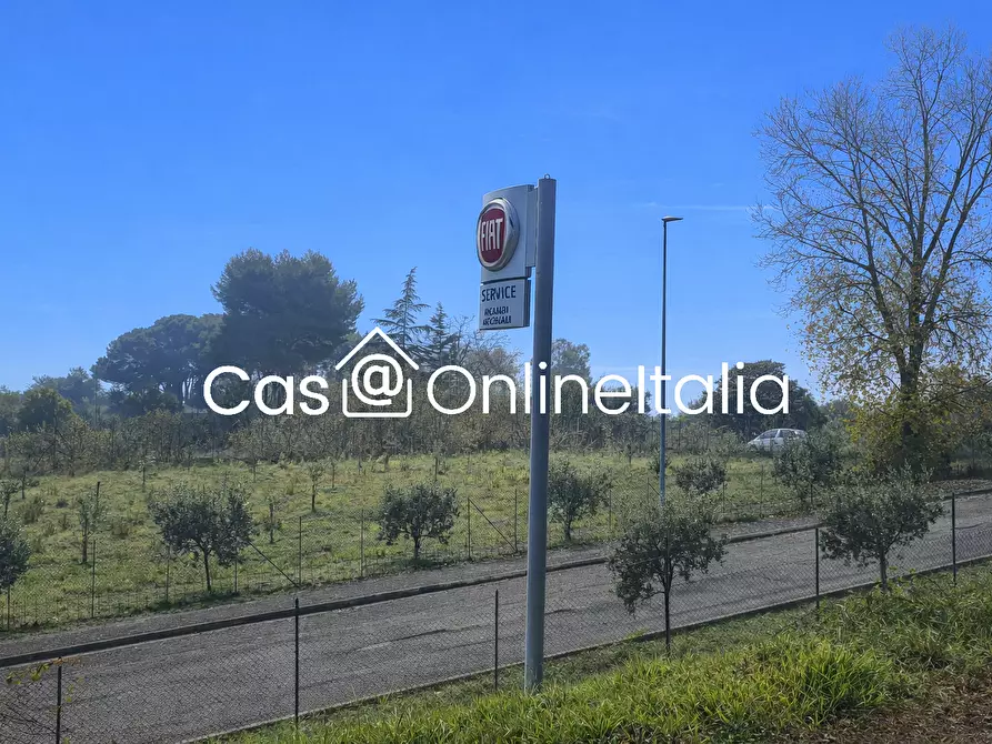 Immagine 4 di Locale commerciale in vendita  in Strada Vicinale S. Pietrino 2 a Perugia