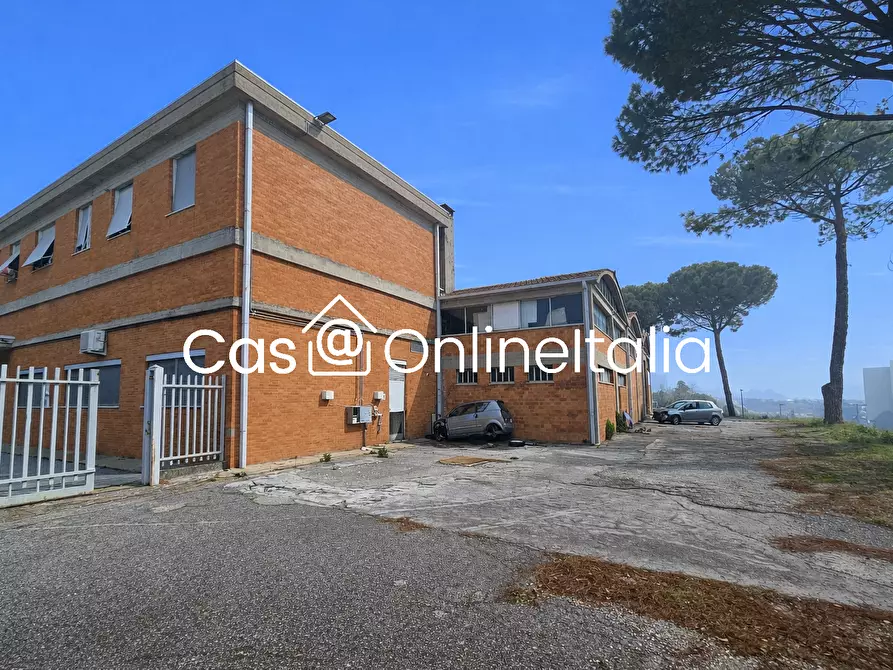 Immagine 5 di Locale commerciale in vendita  in Strada Vicinale S. Pietrino 2 a Perugia