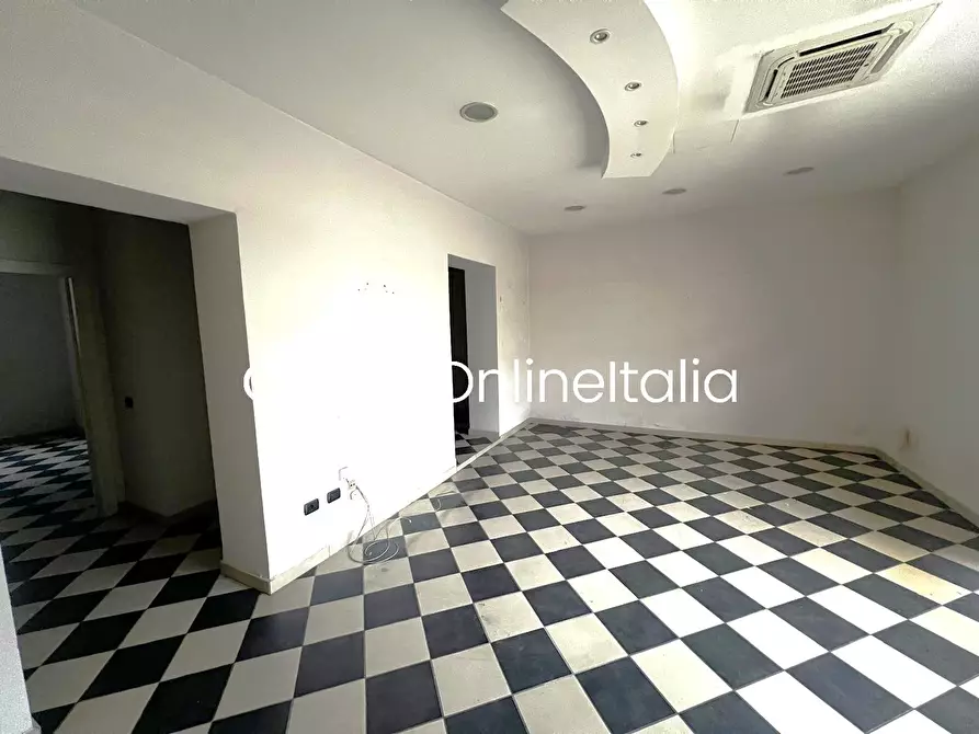Immagine 1 di Negozio in affitto  in Piazza del Duomo 2 a Prato