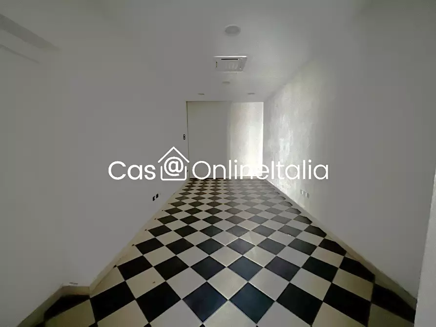 Immagine 4 di Negozio in affitto  in Piazza del Duomo 2 a Prato
