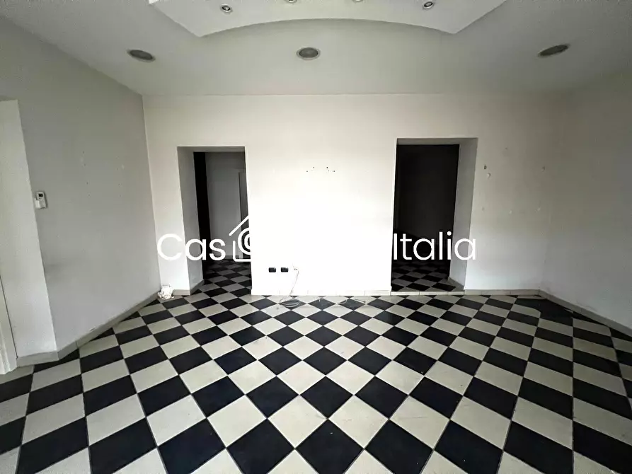 Immagine 3 di Negozio in affitto  in Piazza del Duomo 2 a Prato
