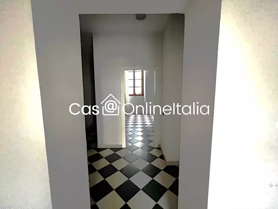 Immagine 6 di Negozio in affitto  in Piazza del Duomo 2 a Prato