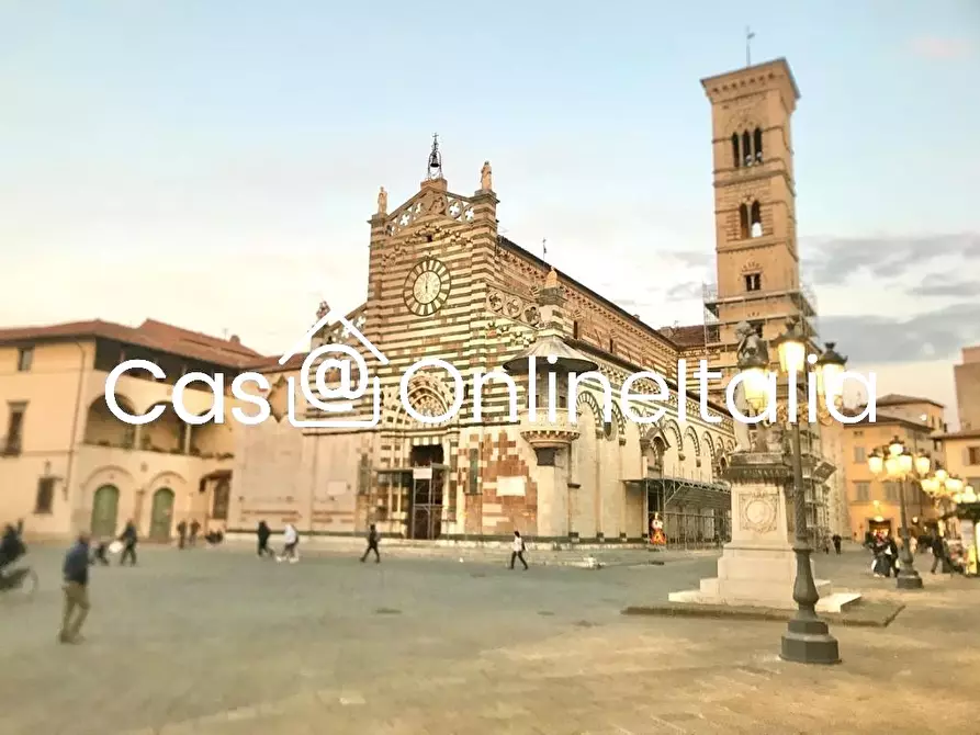 Immagine 2 di Negozio in affitto  in Piazza del Duomo 1 a Prato