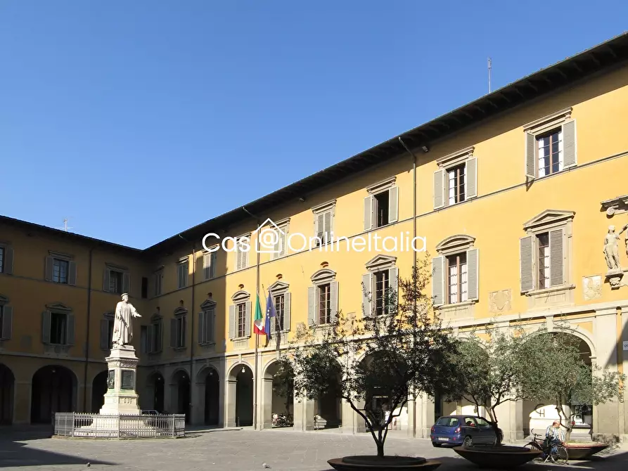 Immagine 10 di Palazzo in vendita  in Via della Sirena 10 a Prato