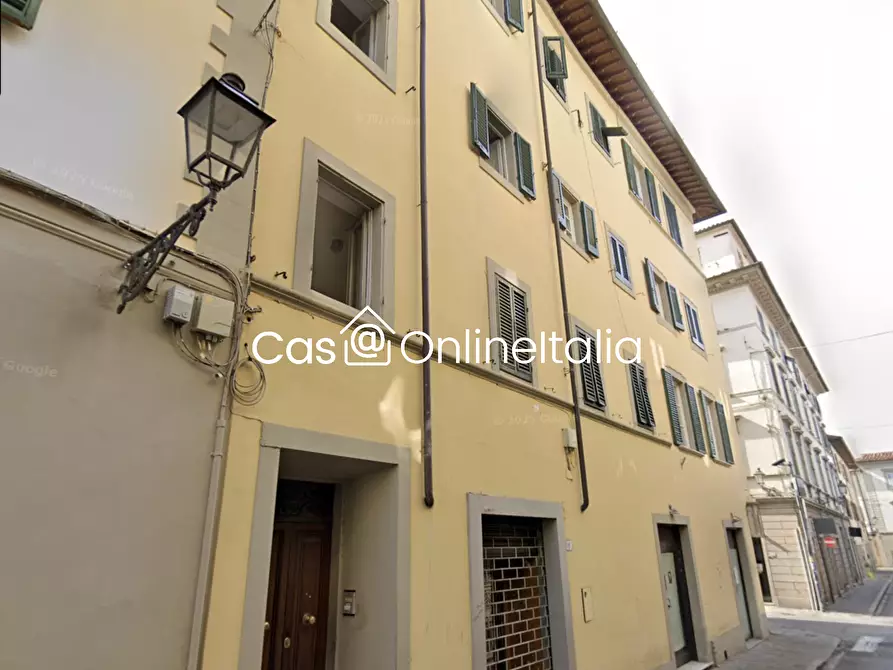 Immagine 1 di Palazzo in vendita  in Via della Sirena 10 a Prato