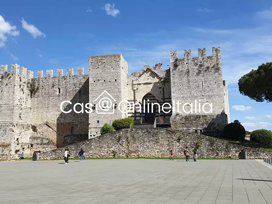 Immagine 4 di Palazzo in vendita  in Via della Sirena 10 a Prato