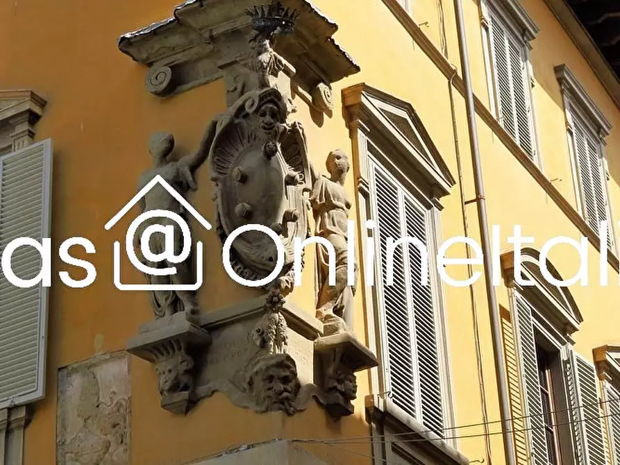 Immagine 5 di Palazzo in vendita  in Via della Sirena 10 a Prato