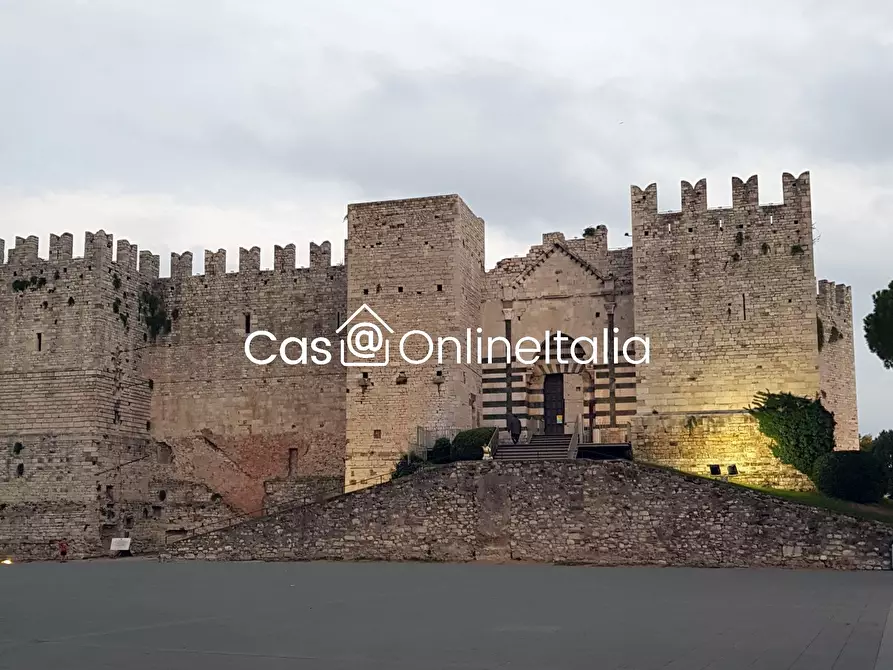 Immagine 11 di Palazzo in vendita  in Via della Sirena 10 a Prato