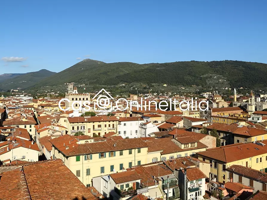 Immagine 9 di Palazzo in vendita  in Via della Sirena 10 a Prato