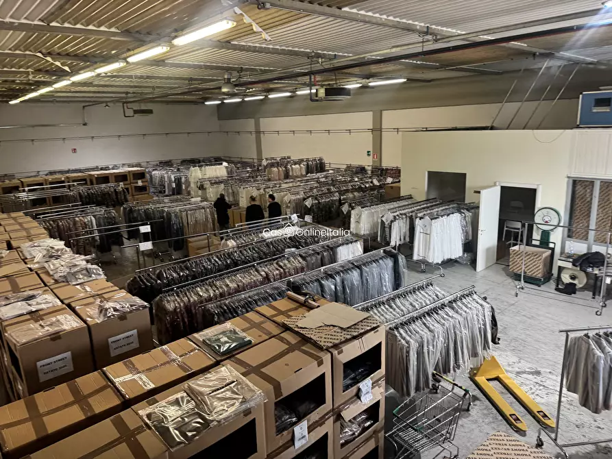 Immagine 2 di Capannone industriale in affitto  in Viale Giacomo Leopardi 31 a Carmignano