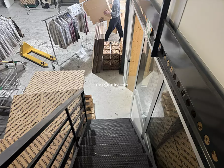 Immagine 5 di Capannone industriale in affitto  in Viale Giacomo Leopardi 31 a Carmignano