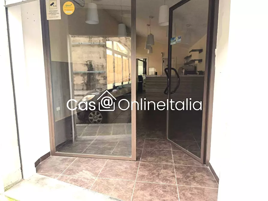 Immagine 1 di Negozio in affitto  in Piazza del Duomo 2 a Prato