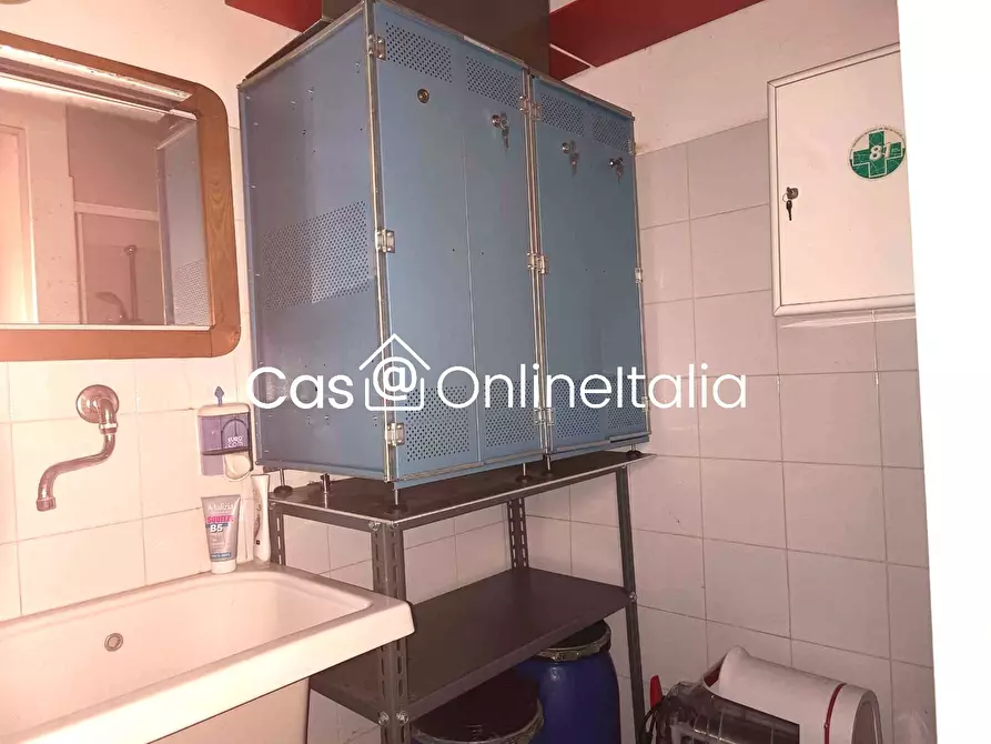 Immagine 12 di Negozio in affitto  in Piazza del Duomo 2 a Prato