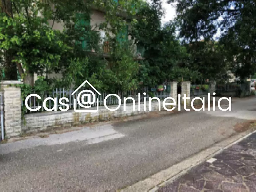Immagine 2 di Casa indipendente in vendita  in Via Amedeo 59 a Castiglione Del Lago