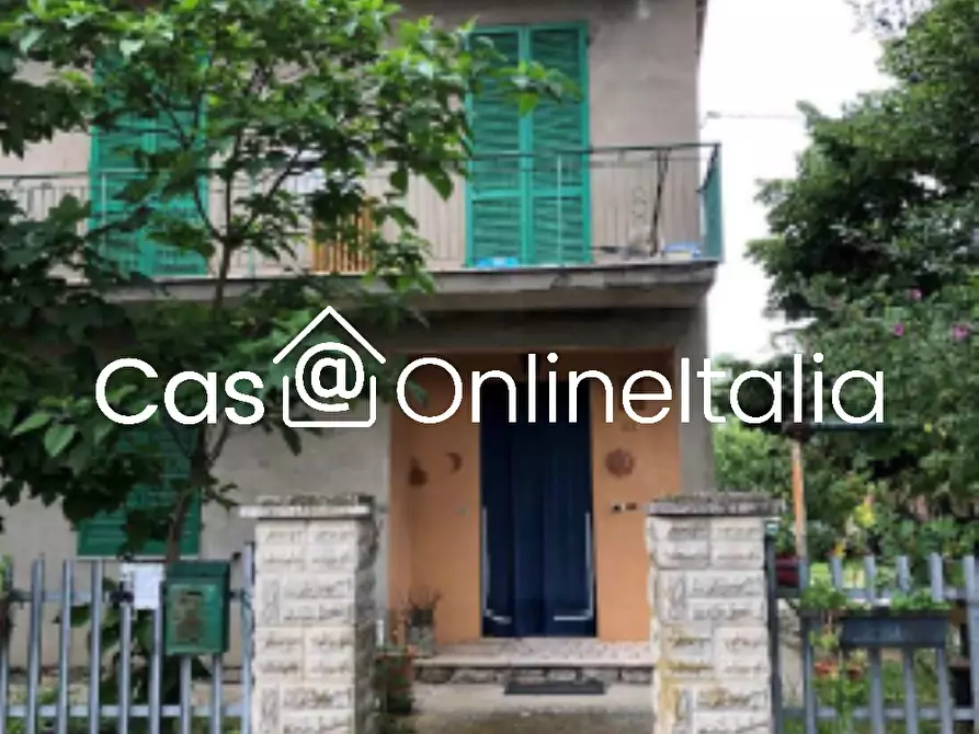 Immagine 3 di Casa indipendente in vendita  in Via Amedeo 59 a Castiglione Del Lago