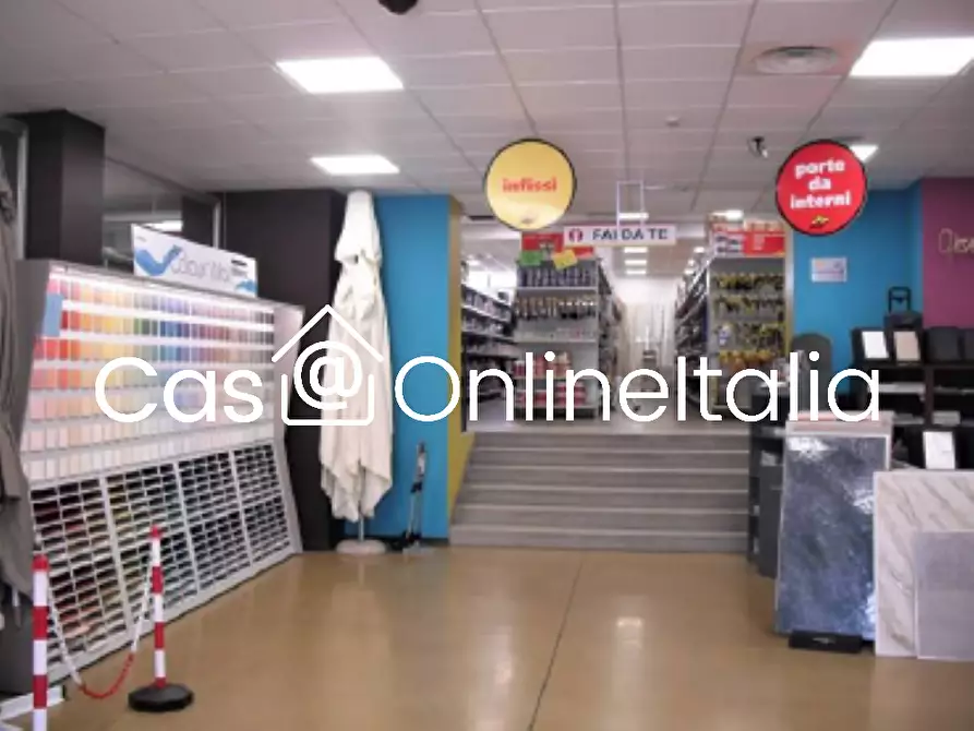Immagine 17 di Locale commerciale in vendita  in Via Settevalli 326 a Perugia