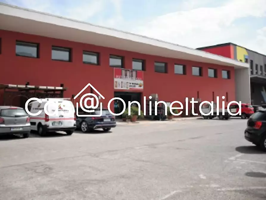 Immagine 3 di Locale commerciale in vendita  in Via Settevalli 326 a Perugia