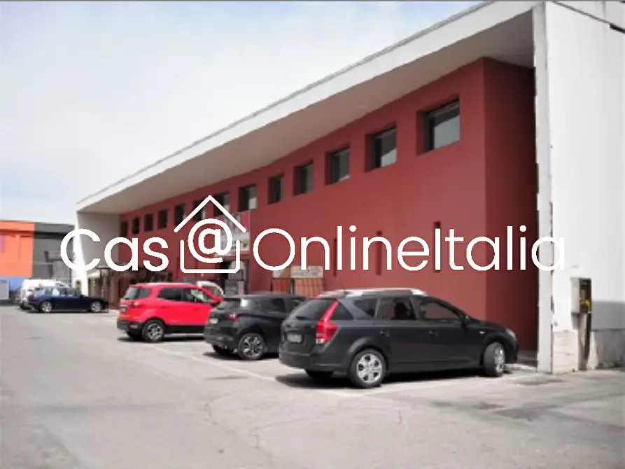 Immagine 4 di Locale commerciale in vendita  in Via Settevalli 326 a Perugia