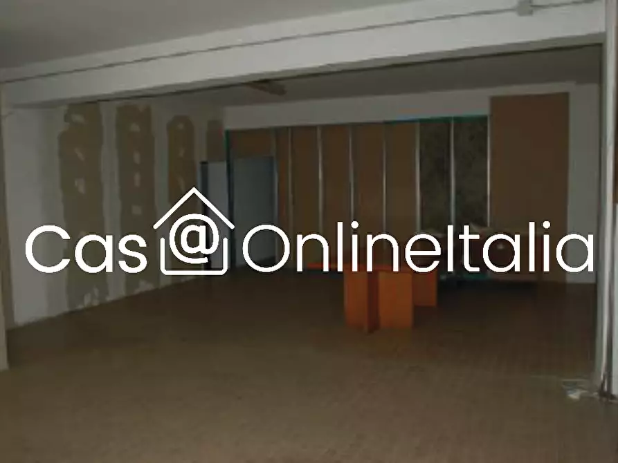 Immagine 8 di Magazzino in vendita  in Via Vittorio Emanuele Orlando a Perugia