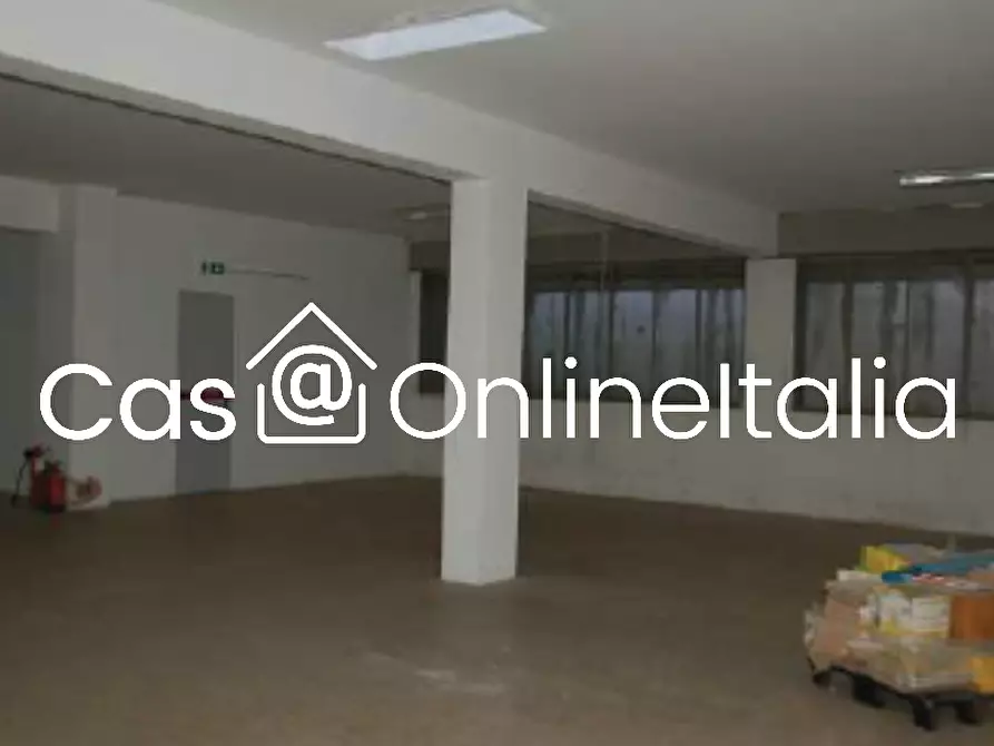 Immagine 10 di Magazzino in vendita  in Via Vittorio Emanuele Orlando a Perugia