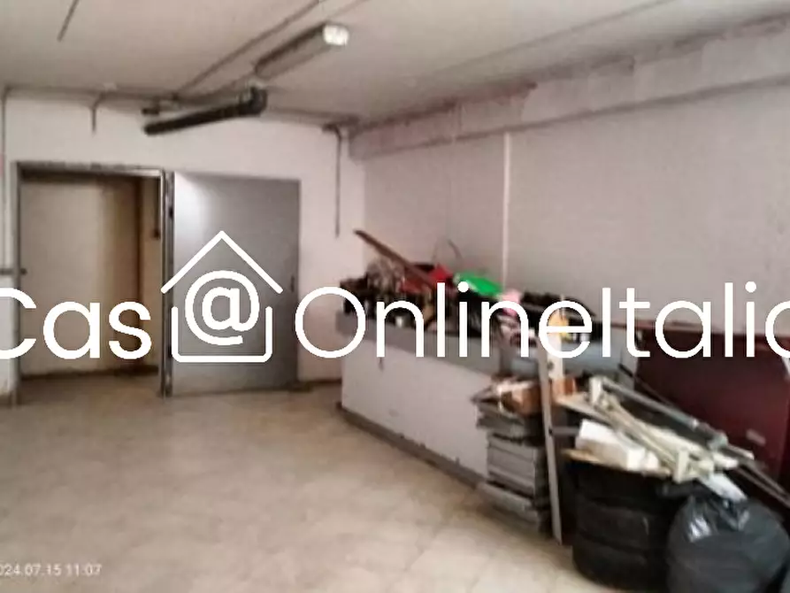 Immagine 9 di Negozio in vendita  in Via Firenze a Bastia Umbra