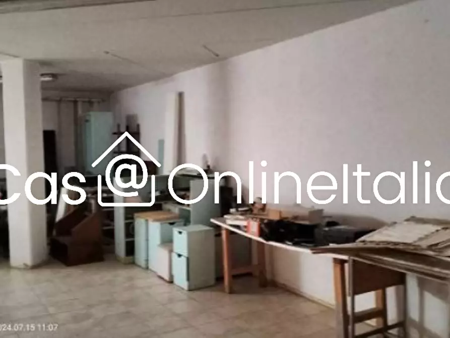 Immagine 10 di Negozio in vendita  in Via Firenze a Bastia Umbra