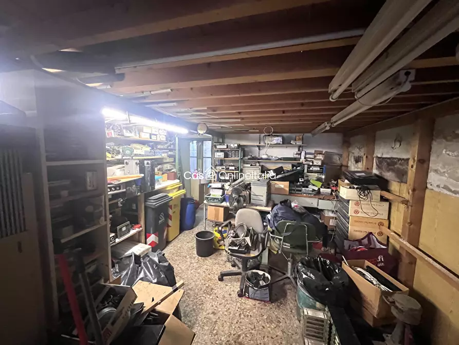 Immagine 5 di Negozio in vendita  in Via Bologna 159 a Prato