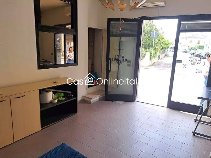 Immagine 11 di Ufficio in affitto  in Via Gherardacci a Prato