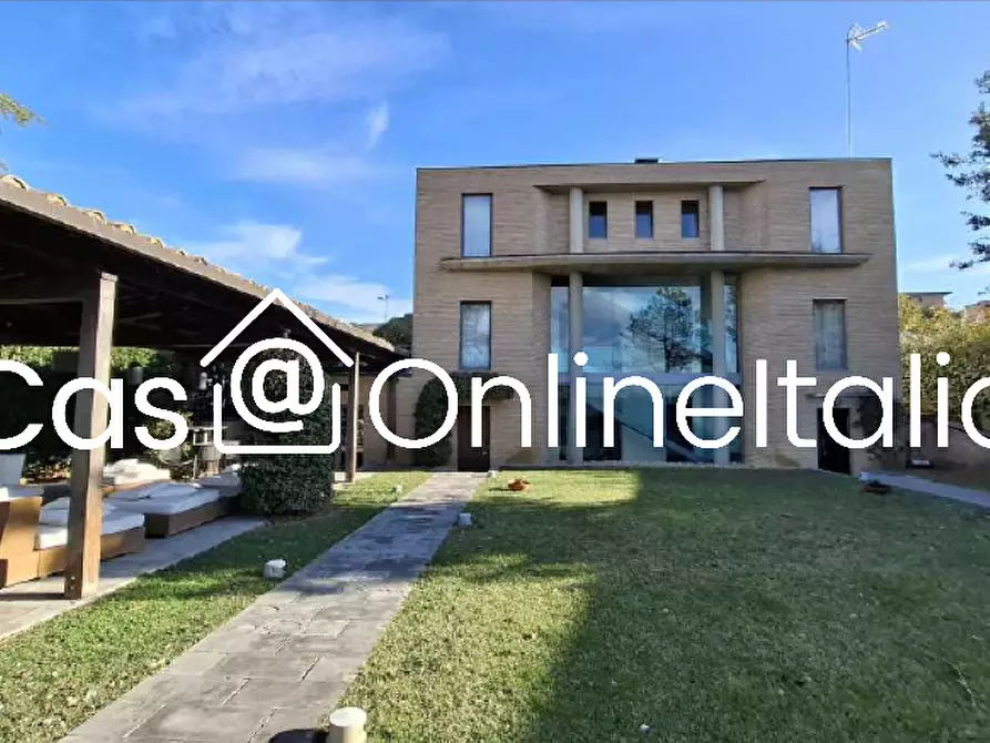 Immagine 1 di Villa in vendita  in Via Fratelli Cairoli 1 a Corciano