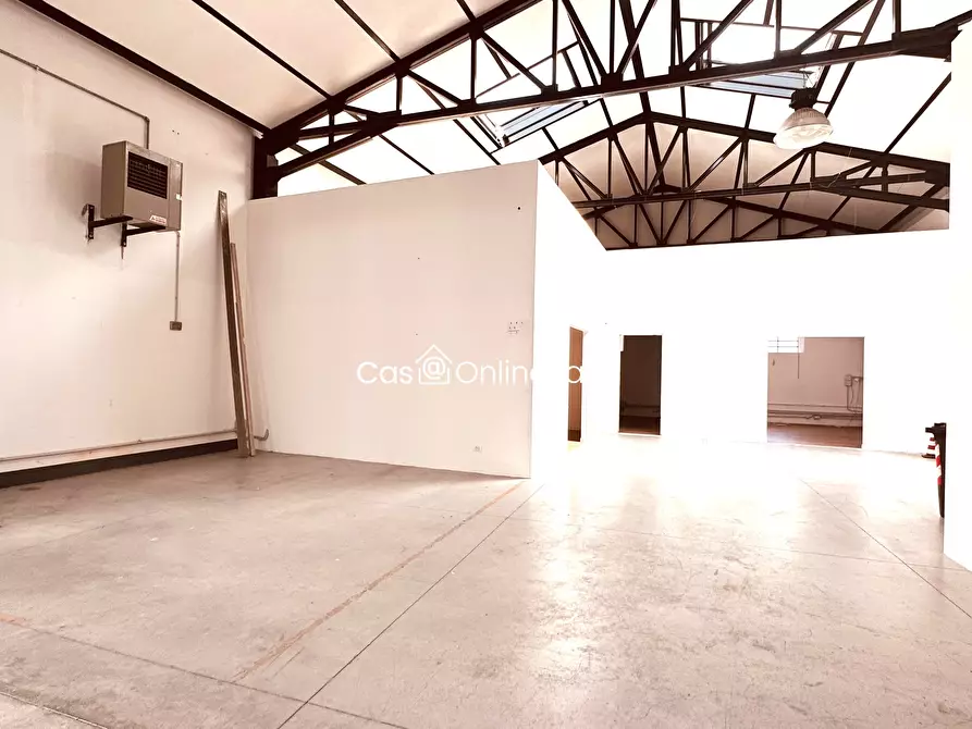 Immagine 8 di Capannone industriale in affitto  in Via Adriano Zarini 97 a Prato