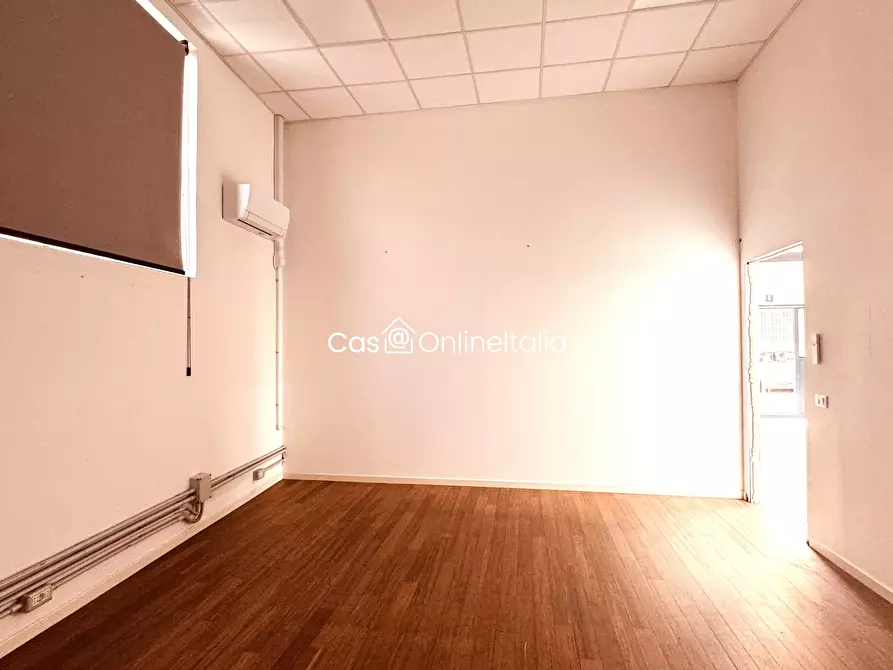 Immagine 13 di Capannone industriale in affitto  in Via Adriano Zarini 97 a Prato
