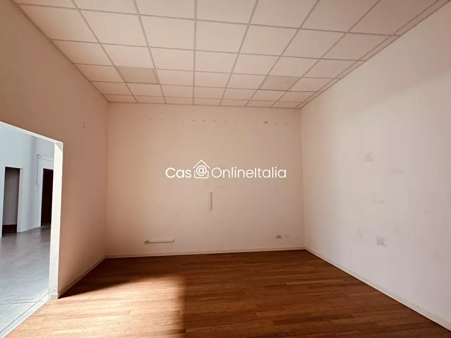 Immagine 18 di Capannone industriale in affitto  in Via Adriano Zarini 97 a Prato