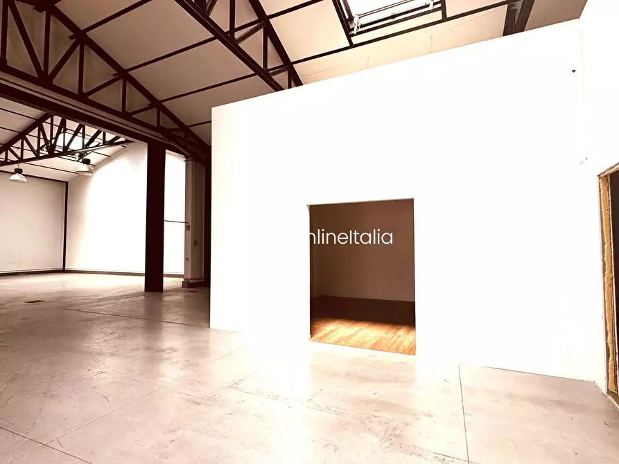Immagine 20 di Capannone industriale in affitto  in Via Adriano Zarini 97 a Prato