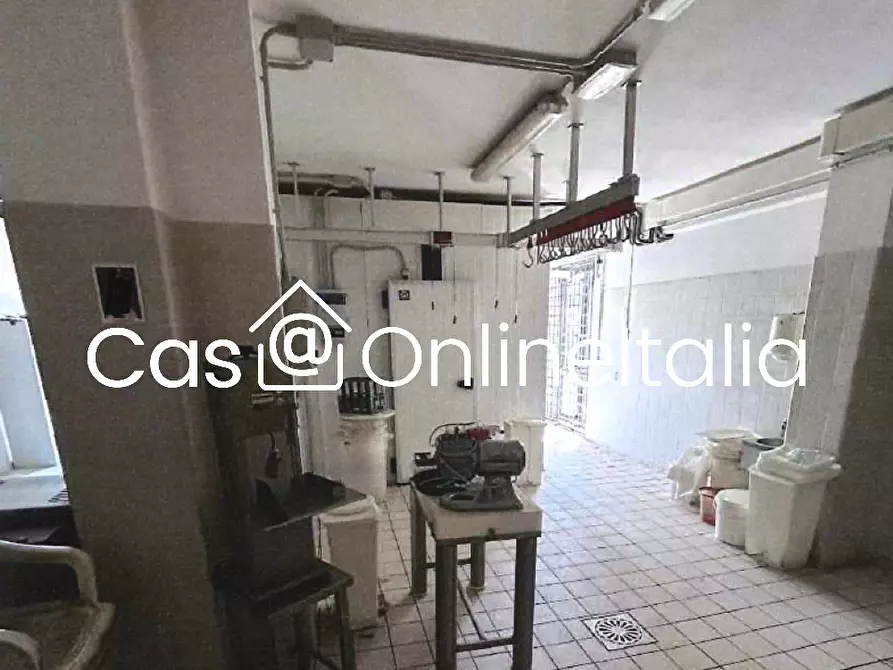 Immagine 4 di Negozio in vendita  in Strada Tuderte 75 a Perugia