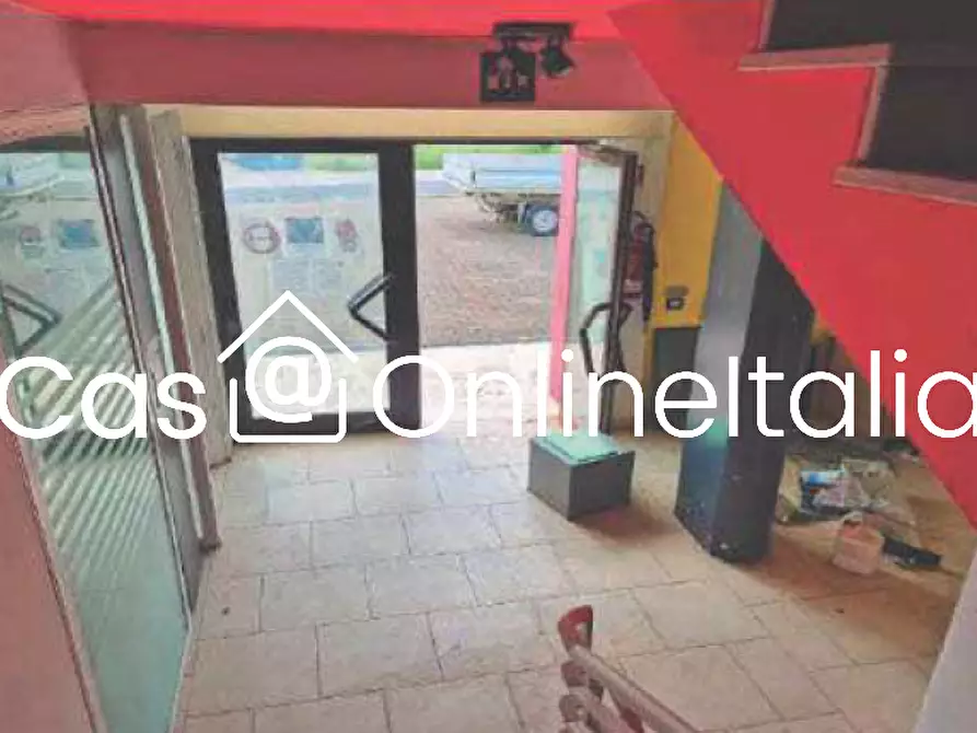 Immagine 10 di Negozio in vendita  in Via Carlo Marx a Spoleto