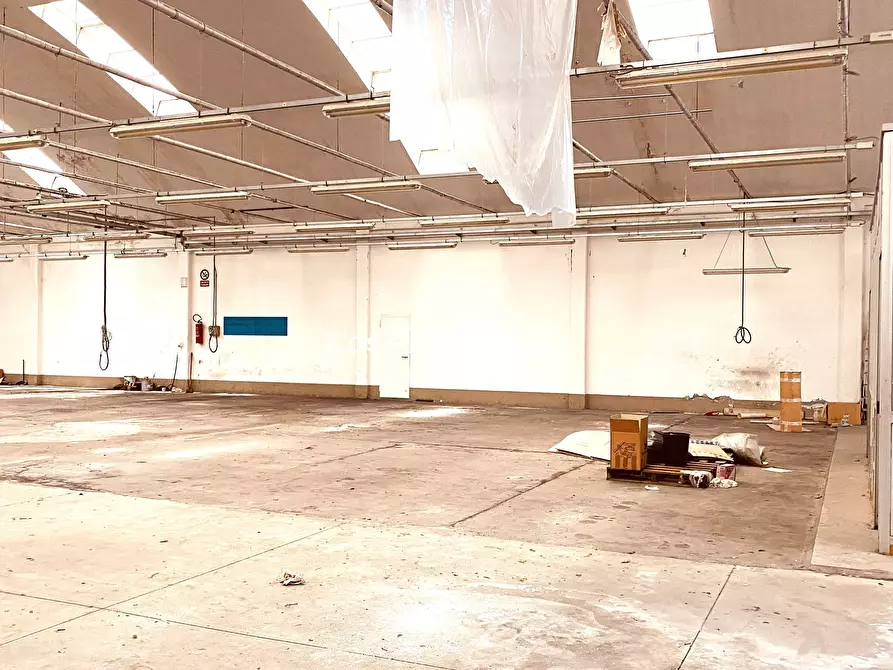 Immagine 3 di Capannone industriale in vendita  in Via Giuliano Ristori a Prato