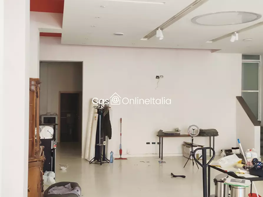 Immagine 3 di Negozio in vendita  in Via Pomeria 74 a Prato