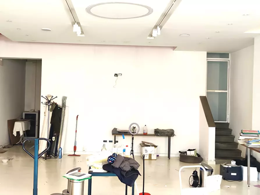 Immagine 7 di Negozio in vendita  in Via Pomeria 74 a Prato