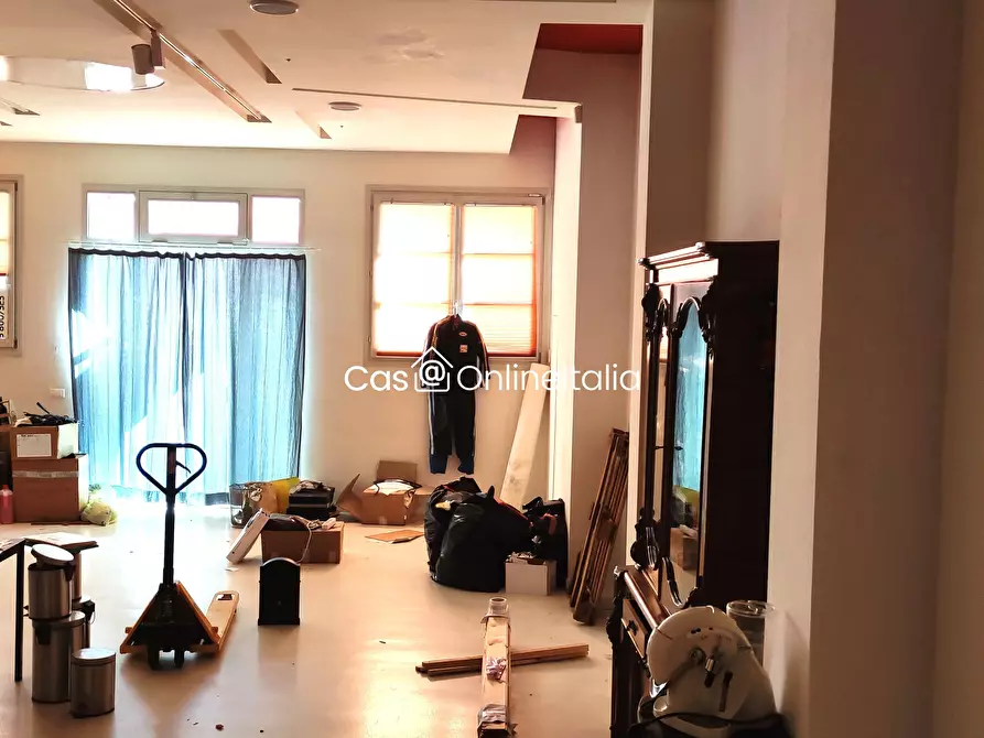 Immagine 9 di Negozio in vendita  in Via Pomeria 74 a Prato