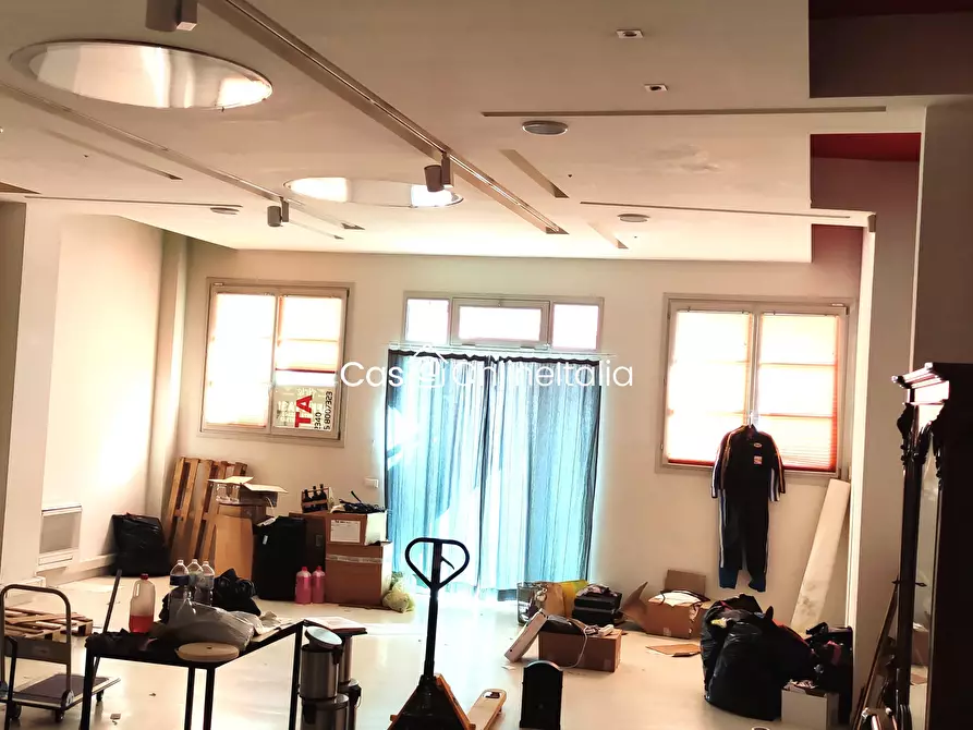 Immagine 11 di Negozio in vendita  in Via Pomeria 74 a Prato