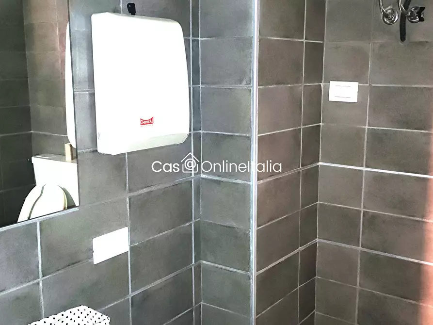 Immagine 12 di Negozio in vendita  in Via Pomeria 74 a Prato