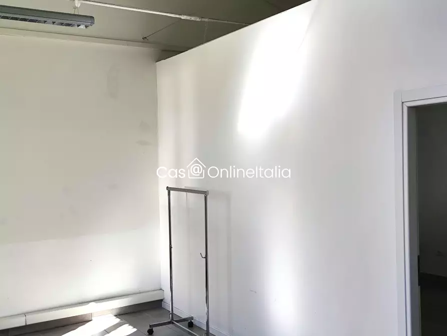 Immagine 15 di Negozio in vendita  in Via Pomeria 74 a Prato