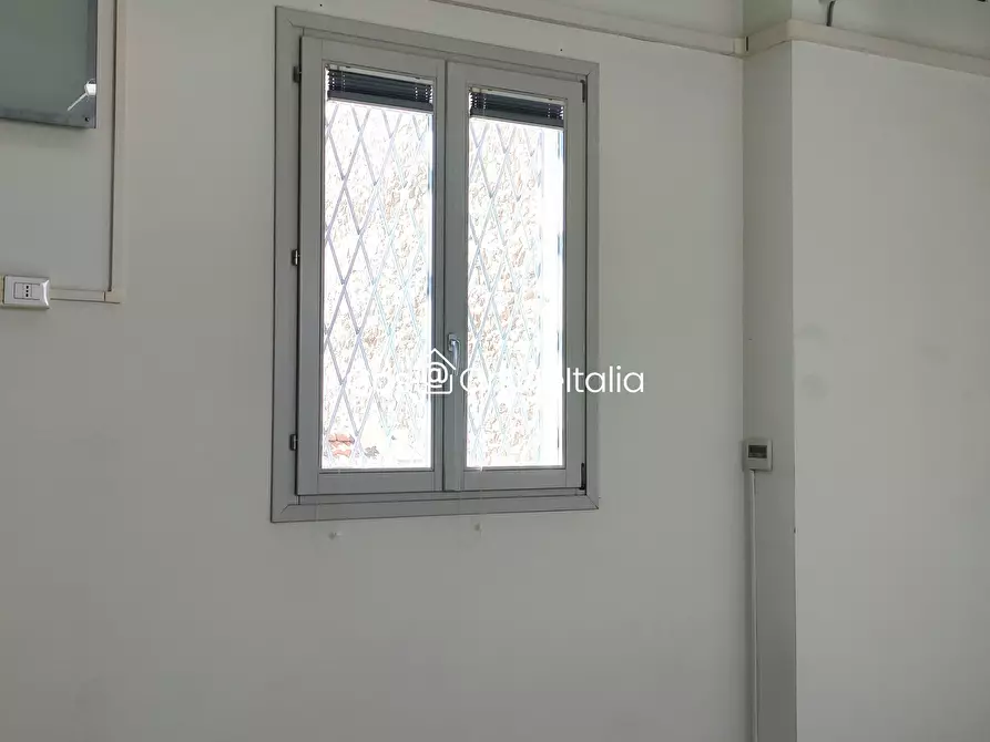 Immagine 16 di Negozio in vendita  in Via Pomeria 74 a Prato