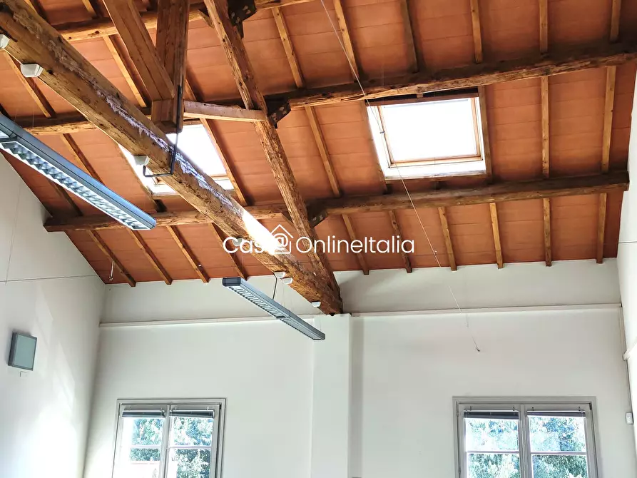 Immagine 19 di Negozio in vendita  in Via Pomeria 74 a Prato