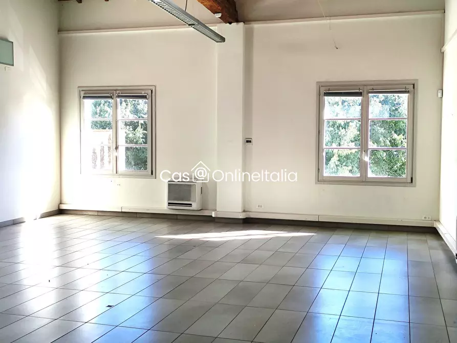 Immagine 2 di Negozio in vendita  in Via Pomeria 74 a Prato